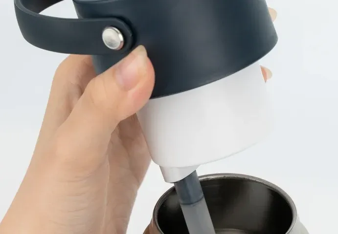 Beam+ bottle with water splash